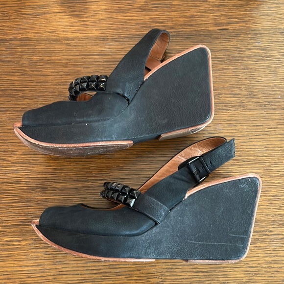 Modern Vintage black peeptoe studded wedges - Picture 3 of 11